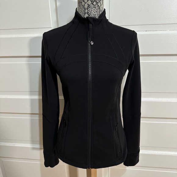 Gorgeous Lululemon Define Jacket Size 8 Black Flattering Fit - Picture 1 of 5